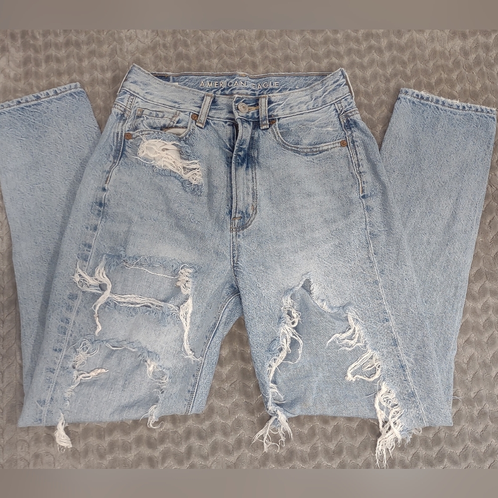 🍁American Eagle Destroyed/ripped High-rise jean Size:0 inseam:29"